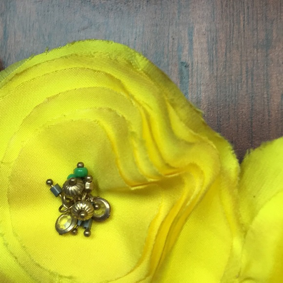 Anthropologie Yellow Floral necklace - Picture 2 of 6